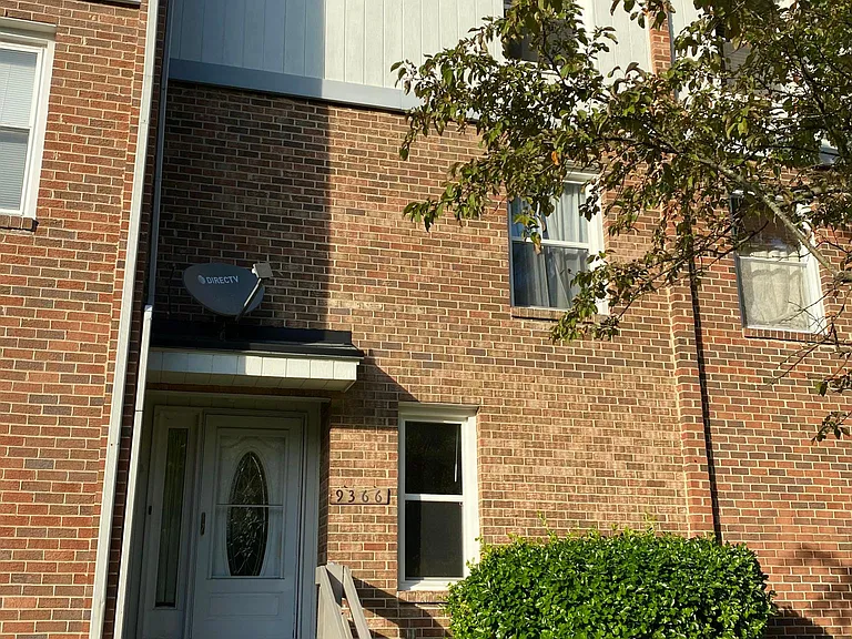 9366 Canterbury Riding — Photo 1