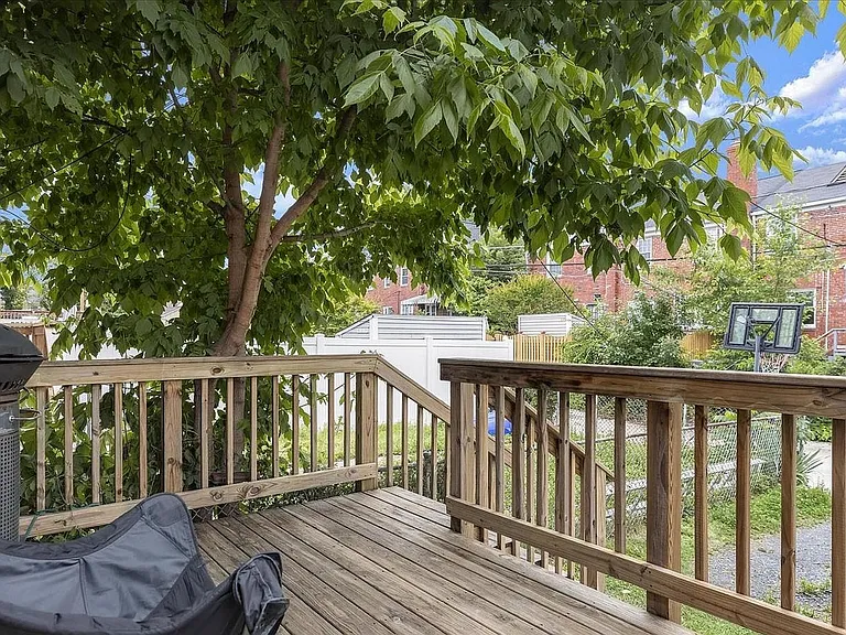 8 Enjay Ave — Photo 25