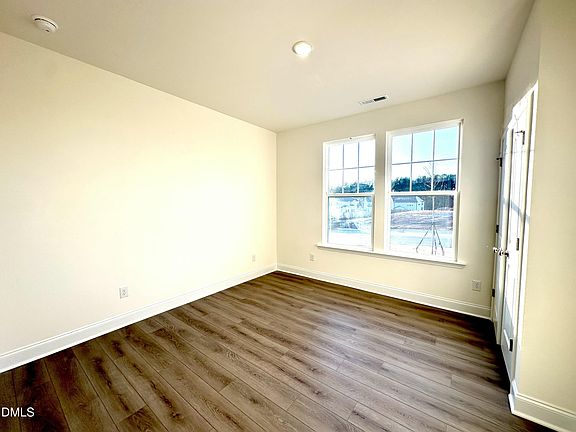 5th image of 167 Appleseed Dr