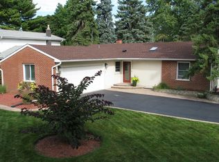 1914 E Hopi Ln, Mount Prospect, IL