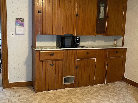 4th image of 28 Petrie St APT 1