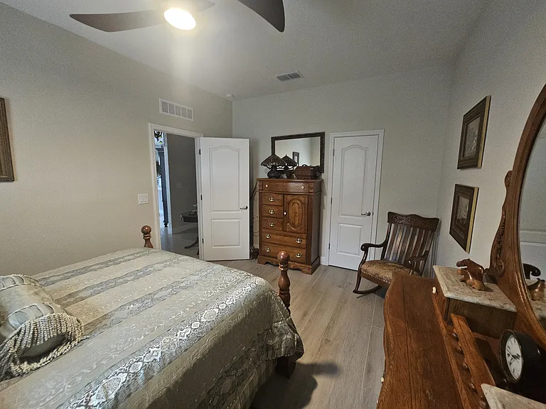 2506 Madewood Dr — Photo 16
