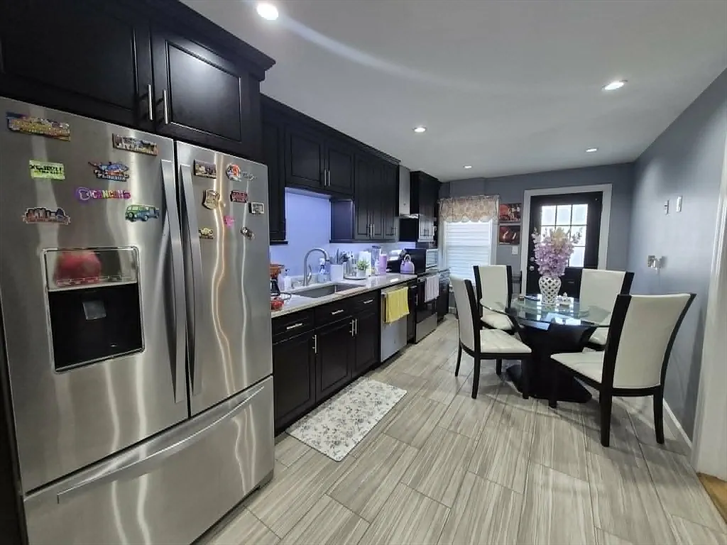2 bed, 1.0 bath, 875 sqft, $2,600 — Photo 1