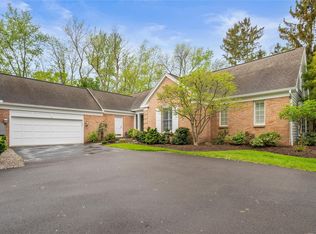 5 Woodbury Pl, Rochester, NY 14618