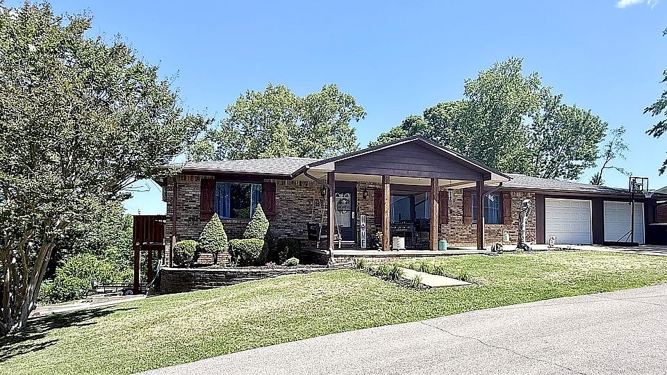 1st image of 1301 Crestview