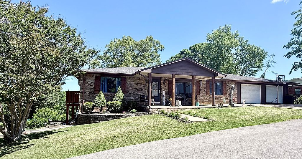 1301 Crestview - Property Image