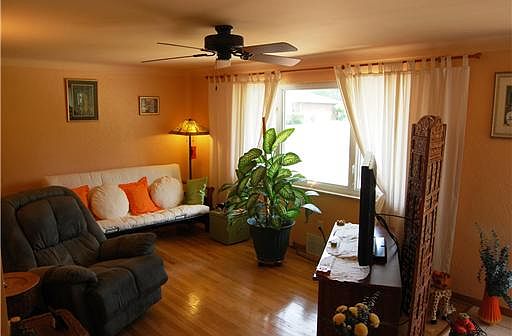 4th image of 536 Hemlock St