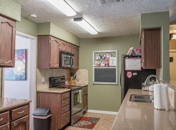 4th image of 2613 Garrett Blvd
