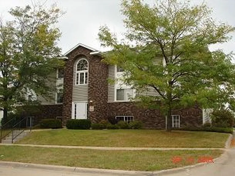 156 W Side Dr — Photo 1
