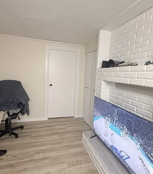 642 Fisher Cres — Photo 1