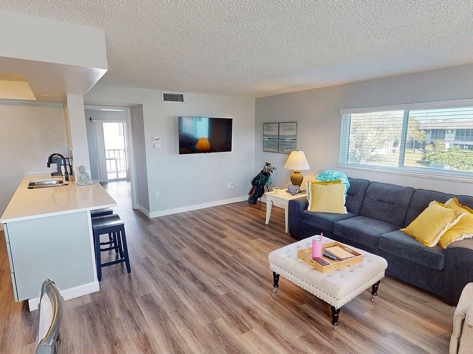 1st image of 105 W 47th Avenue Dr