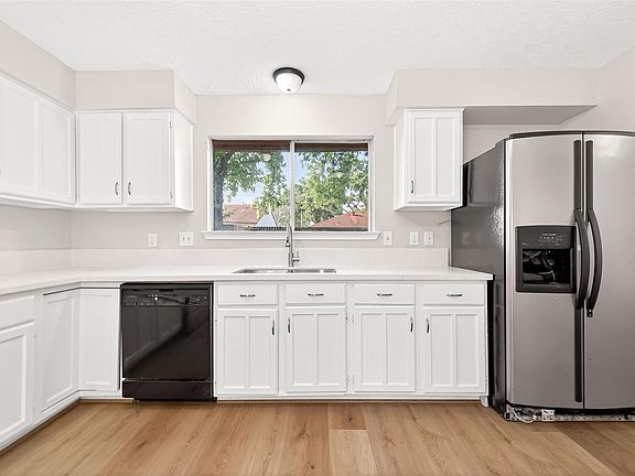 3rd image of 8631 Orchard Ridge Ln