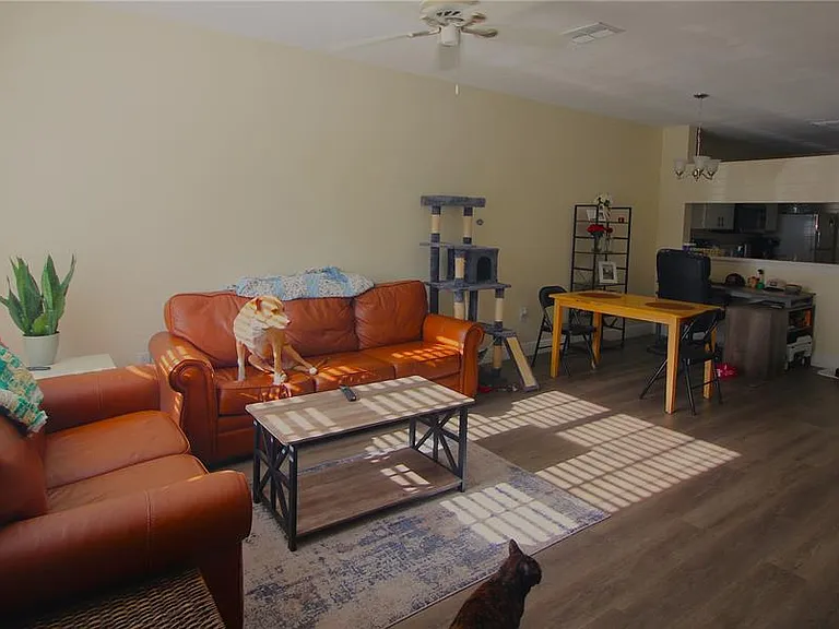 12369 Berkeley Square Dr — Photo 2