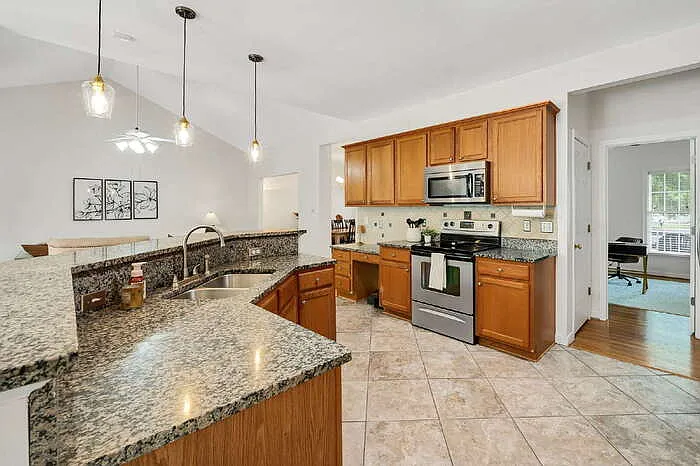 607 Green Garden Cir — Photo 13
