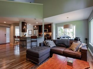 492 Village Oaks Ct, Ann Arbor, MI