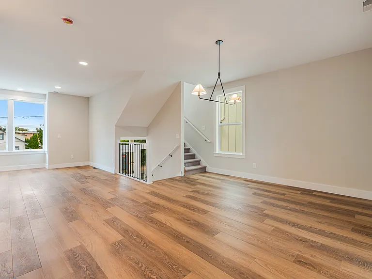 464 SE Haddock Ln — Photo 10