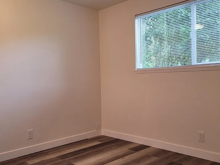 624 NE Housley Ave #3 — Photo 5