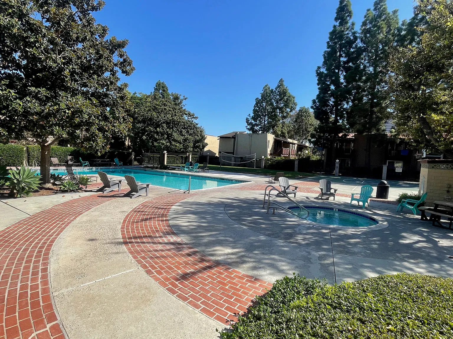 1010 W Macarthur Blvd — Photo 3