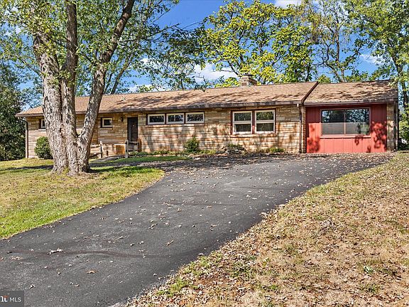 3rd image of 1418 Blue Mountain Pkwy