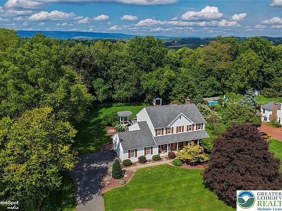 2nd image of 204 Fence Row Dr