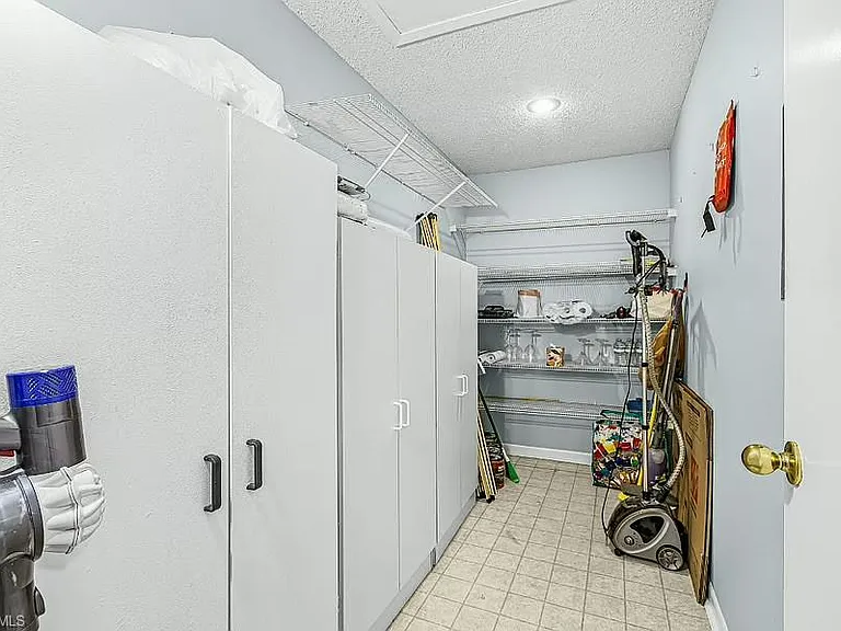 600 Valley Stream Dr #F8 — Photo 19