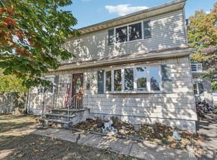 58 Forrest St, Iselin, NJ 08830