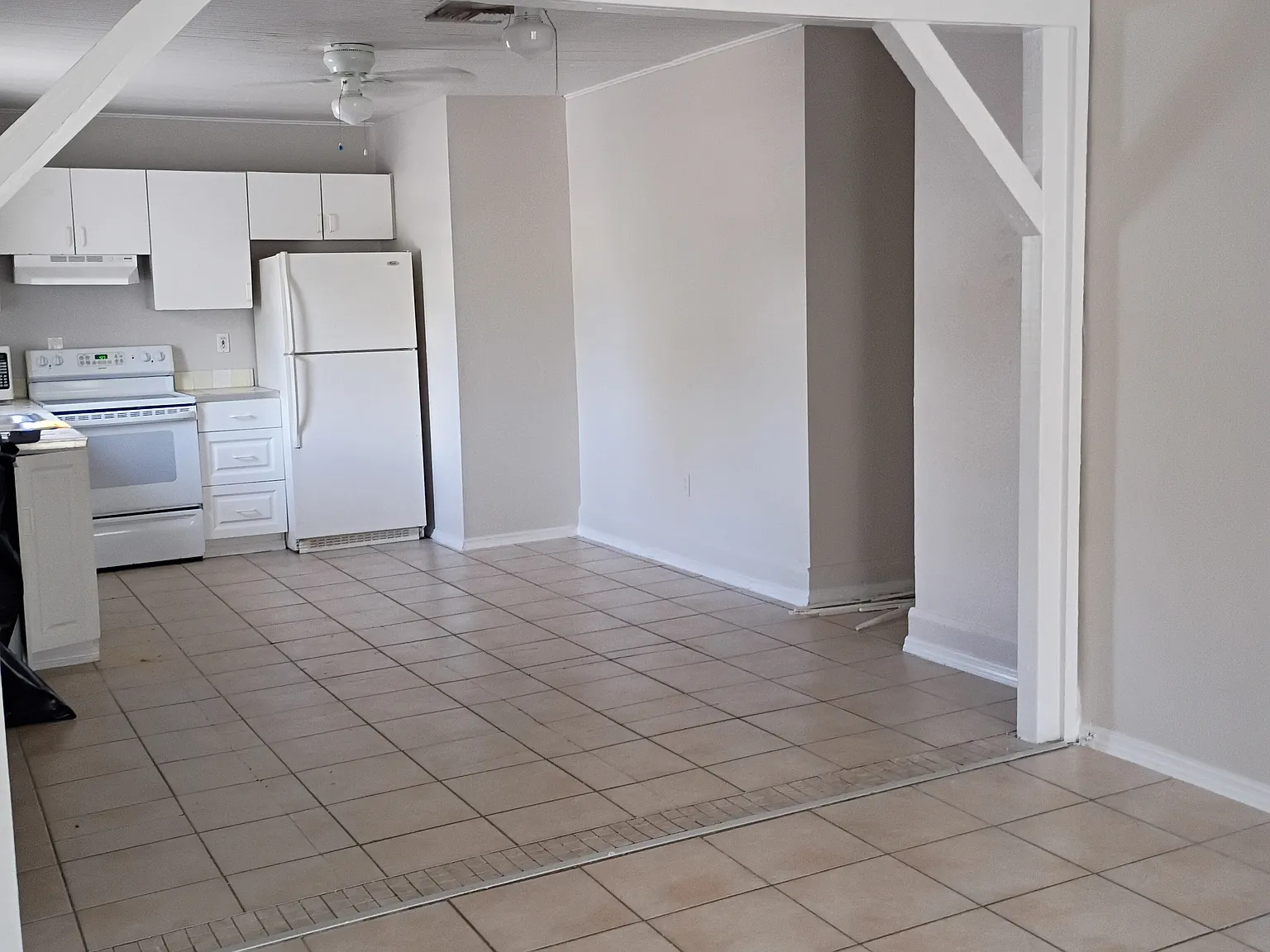 3 bed, 1000 sqft, $1,650 — Photo 2