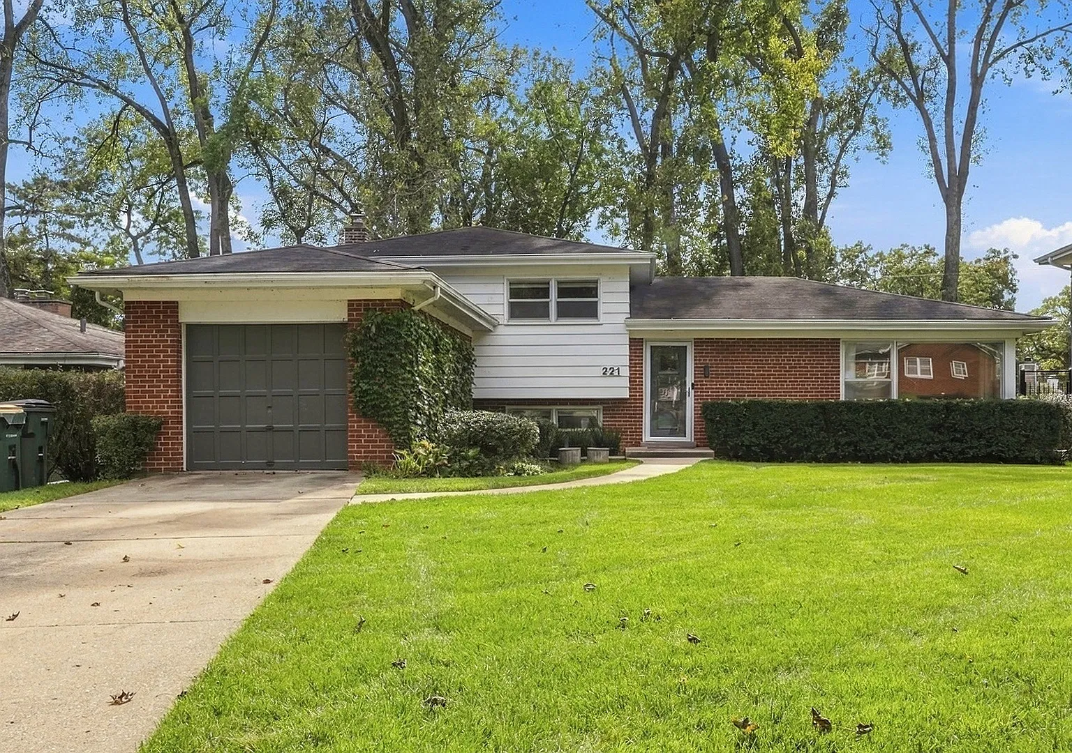 3 bed, 1725 sqft, $4,500 — Photo 2