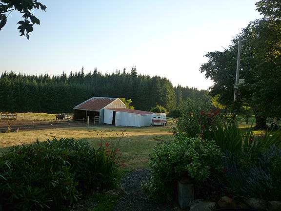 Pasture, barn & corral