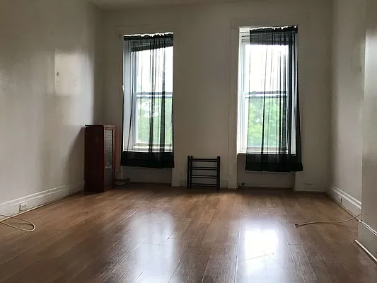 Rented by Premier Metro Realty Corp | media 6