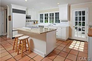 4th image of 50 Londonderry Dr