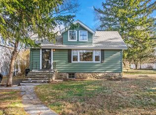 41 Mountain Ave, Mendham, NJ 07945