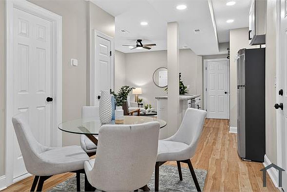 1st image of 212 36th St NE #4