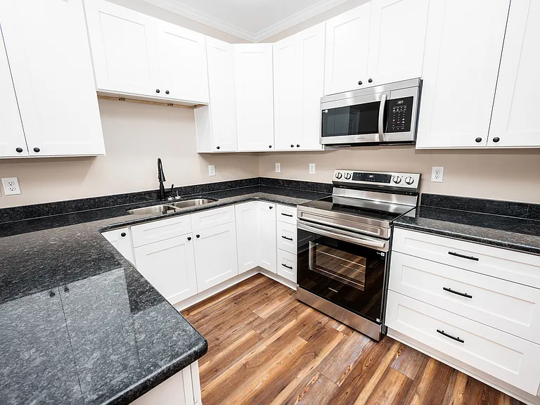136 Macdonald Blvd — Photo 8