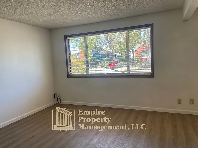 1287 W 12th Ave #1 — Photo 3