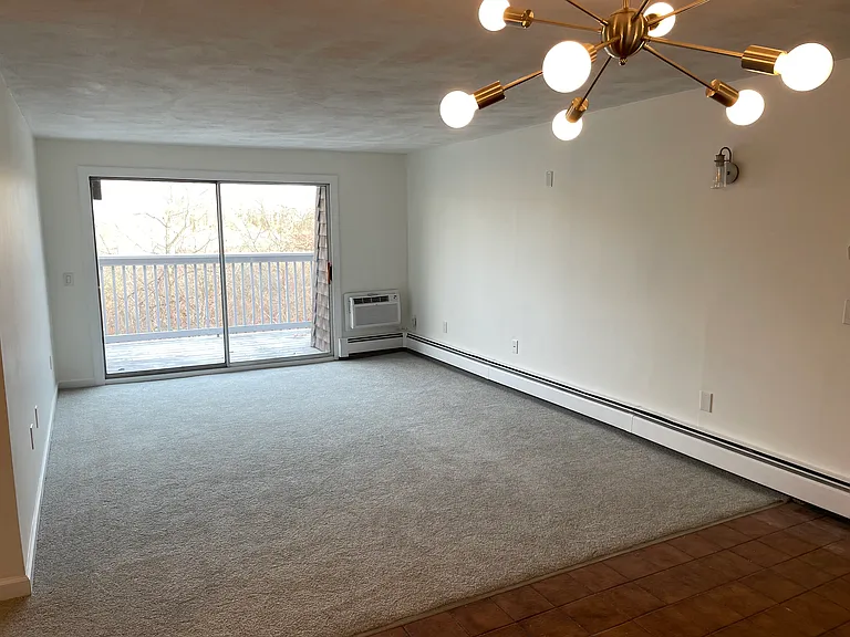989 Atwood Ave — Photo 4