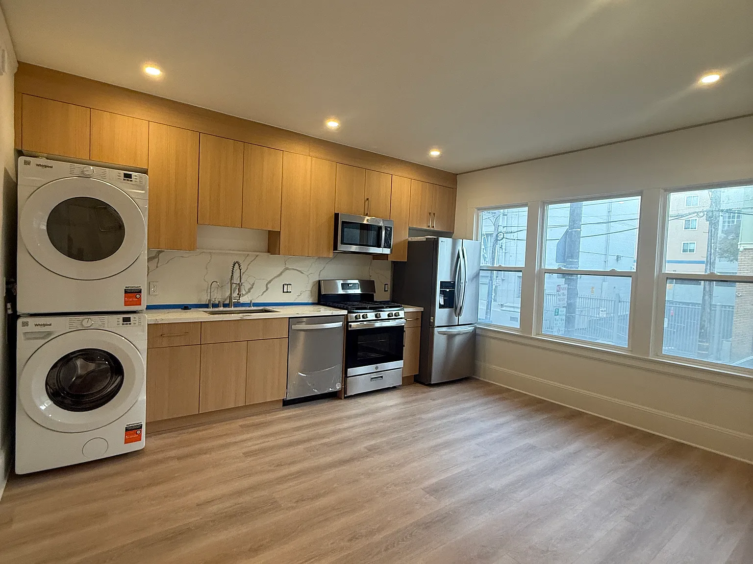 2 bed, 780 sqft, $5,750 — Photo 2
