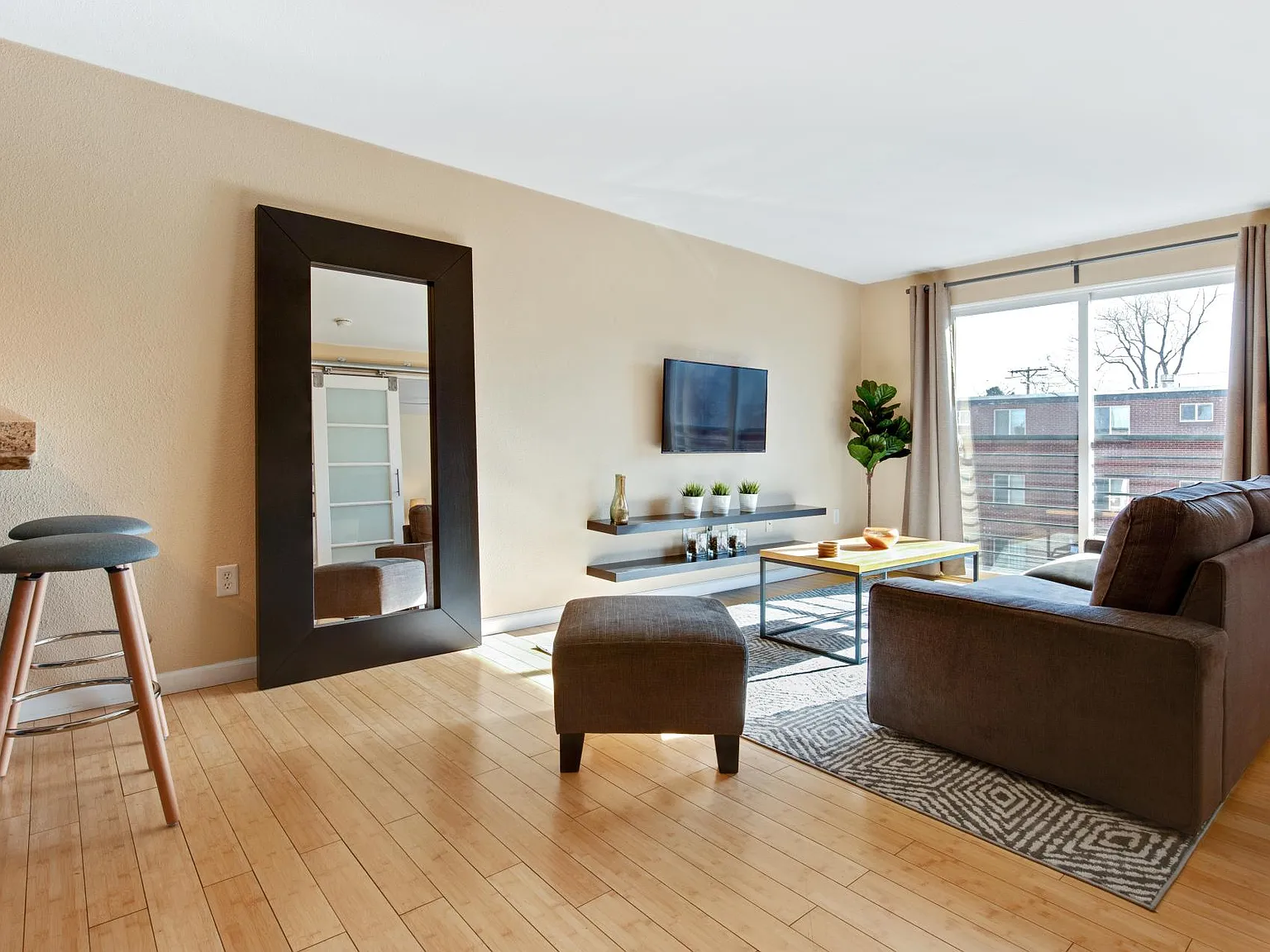 1032 N Clarkson St — Photo 4