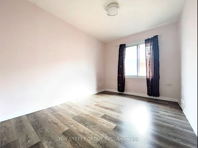 8 Storey Cres #MAIN — Photo 11