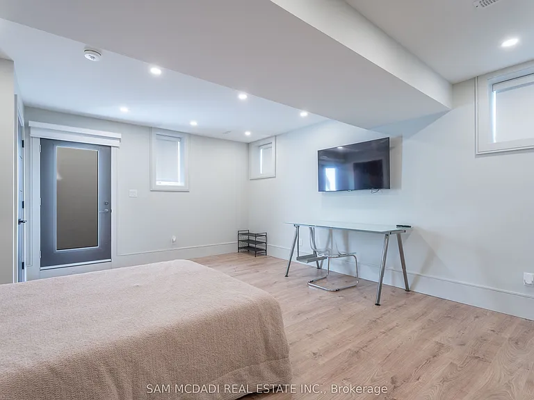 1019 Strathy Ave — Photo 35