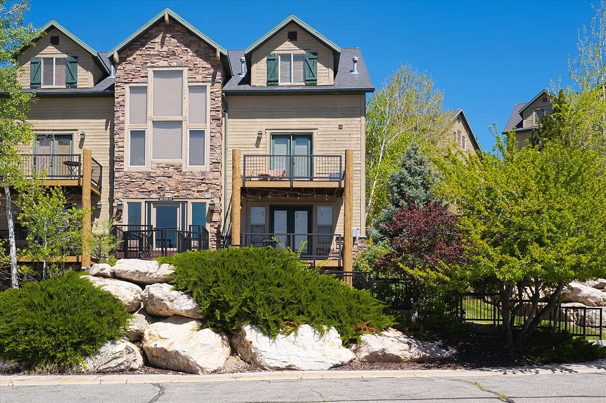 5060 East Lakeview Drive #1112 - 1 — Photo 2