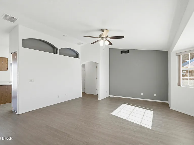 3099 Jamaica Blvd S — Photo 44