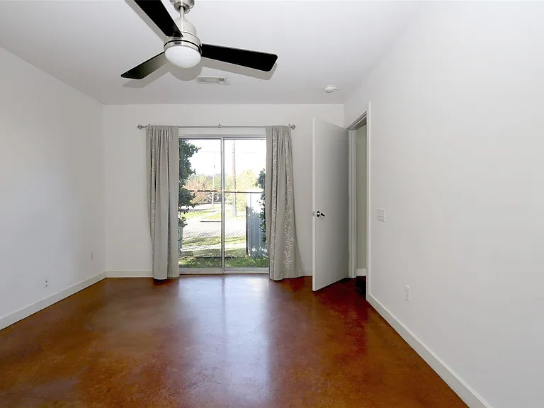 2819 Crawford St — Photo 20