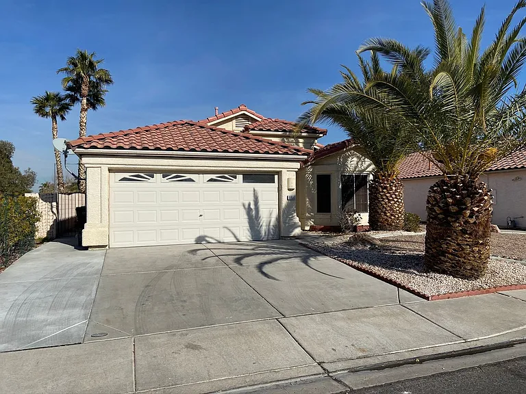 994 Trackers Glen Ave — Photo 2