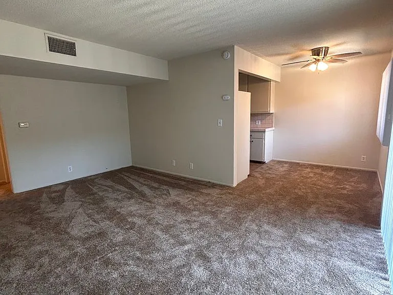 521 S Grevillea Ave — Photo 3