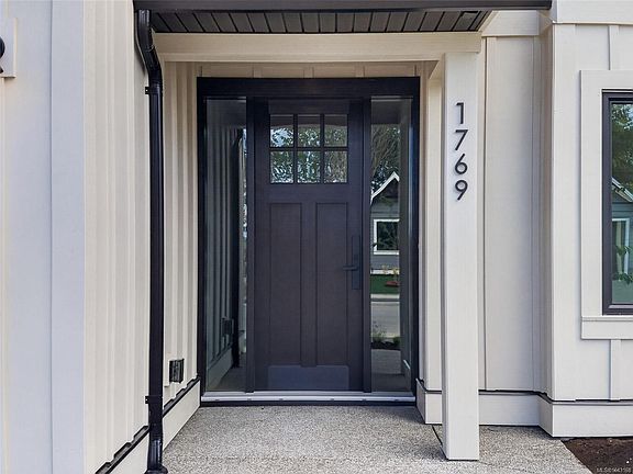 5th image of 1725 Crown Isle Blvd