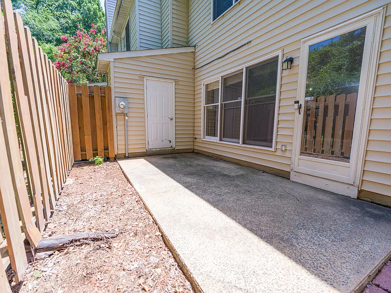 4 Astor Ct — Photo 25