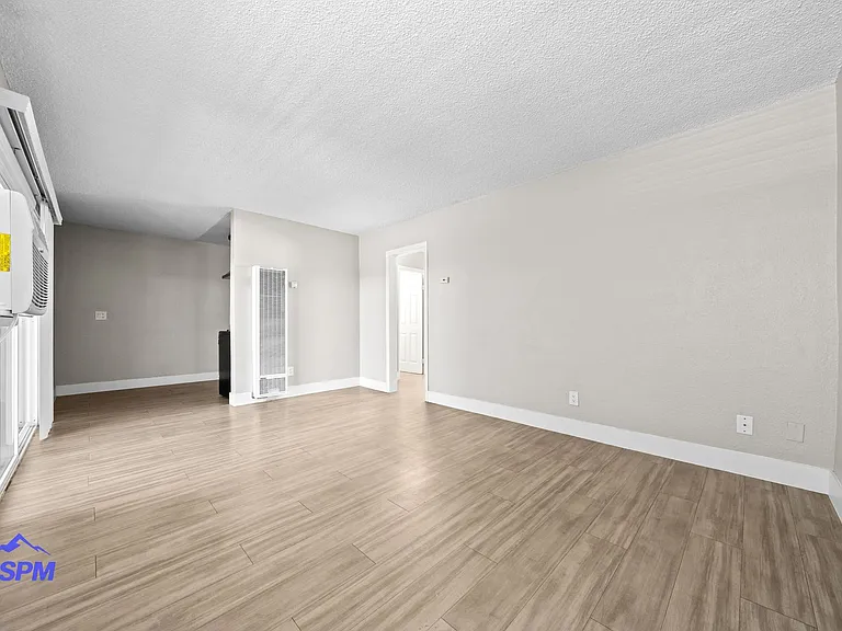 Willow Glen Apartments — Photo 13