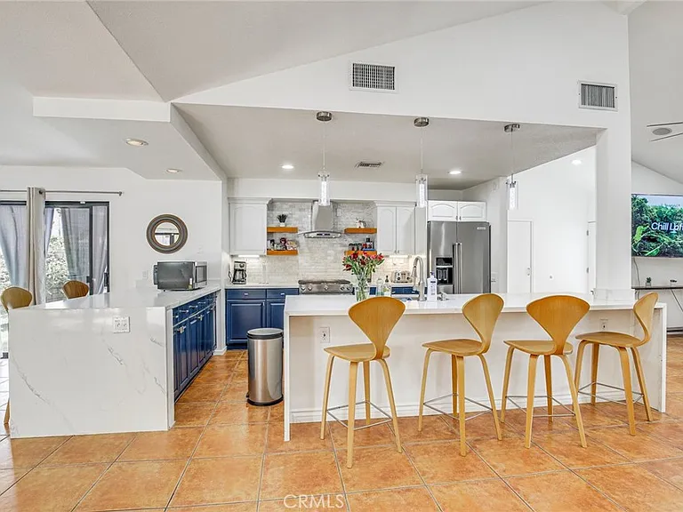 1123 E El Cid — Photo 8