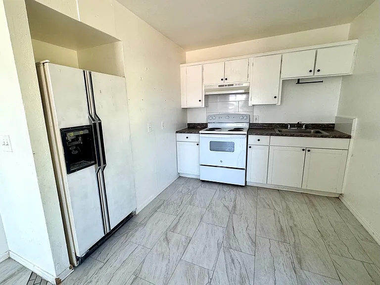 2525 E Monroe St #2 — Photo 8
